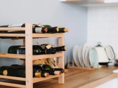 Non hai bisogno di un frigorifero per il vino se tieni le bottiglie fuori da questi 6 posti