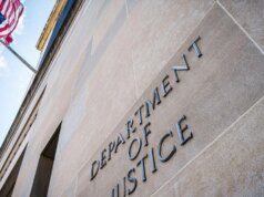 Il Dipartimento di Giustizia chiede alla corte d’appello di ripristinare gli ordini esecutivi di Trump che prendono di mira gli studi legali