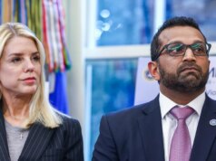 Gli ex agenti dell’FBI che hanno lavorato all’indagine Trump 2020 hanno citato in giudizio Patel e Bondi per il loro licenziamento