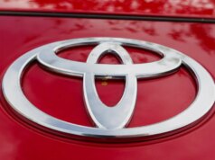 Toyota richiama 550.000 SUV Highlander perché i sedili potrebbero non bloccarsi
