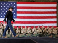 L’equipaggio che ha pilotato elicotteri Apache vicino alla casa di Child Rock è stato sospeso dal volo