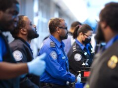 Trump ringrazia gli agenti della TSA che lavorano senza retribuzione durante la chiusura del governo