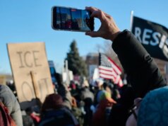 Come essere intelligente con il tuo telefono alla prossima protesta a cui partecipi