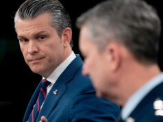 Hegseth e Caine tengono un briefing sulla guerra in Iran