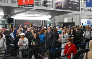 Le assenze della TSA negli aeroporti raddoppiano durante la chiusura, 300 agenti si dimettono