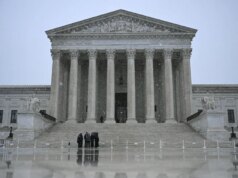 Ascolta dal vivo: la Corte Suprema ascolta le discussioni sulle schede elettorali per posta arrivate in ritardo