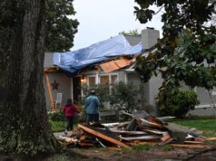Bufere di neve, forti tempeste e ondate di caldo hanno colpito gli Stati Uniti con una serie di condizioni meteorologiche estreme