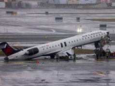 I passeggeri descrivono i sopravvissuti alla collisione del LaGuardia: "Sono un miracolo ambulante"