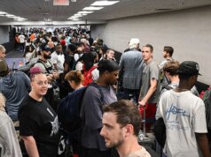 Cosa vuol dire stare in fila alla TSA durante la lotta per i finanziamenti al DHS