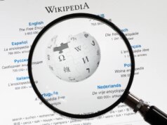 Wikipedia vieta i contenuti generati dall’intelligenza artificiale, con solo due eccezioni