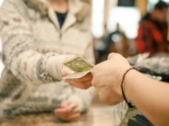 Gli acquirenti statunitensi dovrebbero prepararsi all’impatto dell’aumento dei prezzi del petrolio, dicono gli esperti