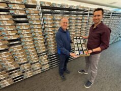 Giocatore high-tech nel settore degli oggetti da collezione: la startup utilizza la robotica e l’intelligenza artificiale per ordinare, analizzare e vendere carte collezionabili