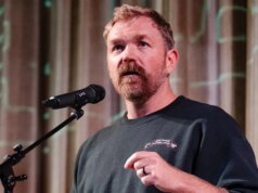 Graham Platner sostiene che gli elettori preoccupati per gli atleti trans sono “manipolati dai miliardari”