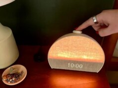 Ho trovato 4 gadget tecnologici che mi hanno davvero aiutato a dormire meglio (e a eliminare la sveglia)