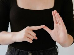 Dall’alfabeto ai segnali salvavita: ottieni questo pacchetto ASL completo per $ 35