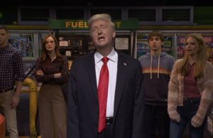 SNL Chilly Open affronta l’aumento dei prezzi del gasoline di Trump