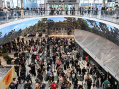 Trump cube che ordinerà al DHS di iniziare a pagare gli ufficiali della TSA mentre la chiusura si trascina