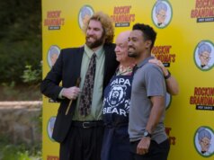 Jury Obligation Presents: Recensione del ritiro aziendale: il ritorno degli spettacoli di scherzi è una commedia magica