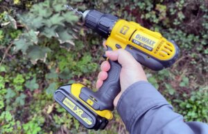 Questo set di utensili elettrici a batteria DeWalt ha uno sconto di quasi il 50% su Amazon e posso garantirlo