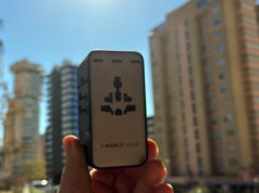 Ho sostituito tutti i miei caricabatterie con questo adattatore GaN da 205 W: ora non viaggio mai senza