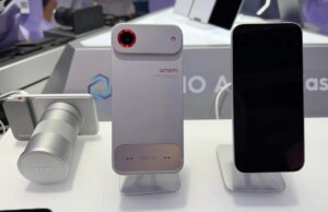 Ho provato il concetto di telefono modulare di Tecno al MWC e la cosa è diventata subito strana