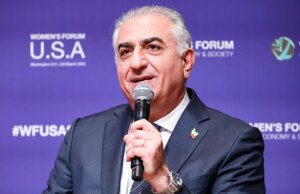 Il principe ereditario iraniano in esilio afferma che il regime sta “crollando” dopo l’uccisione di Khamenei e di altri chief