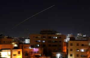 Il Pentagono lancia la tecnologia anti-droni mentre gli sciami iraniani mettono a dura prova le difese missilistiche e altri titoli di spicco