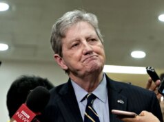 Il senatore Kennedy cube che accetterebbe l’offerta dei democratici di “aprire tutto” tranne l’ICE