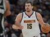 Jokic segna una tripla doppia, i Nuggets superano gli Spurs