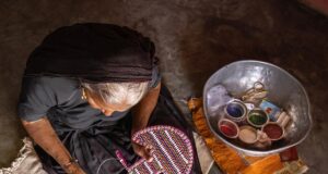 Come Judy Frater dà potere agli artigiani del Gujarat e preserva il patrimonio culturale dell’India