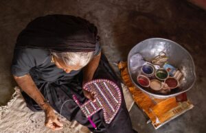 Come Judy Frater dà potere agli artigiani del Gujarat e preserva il patrimonio culturale dell’India