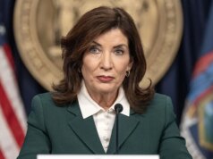 La Hochul di New York mi ha accompagnato in Florida, ora mi sta implorando di tornare. Non sta succedendo