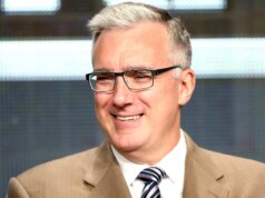 Keith Olbermann sotto accusa per aver definito Lou Holtz un “sacco di merda” dopo la morte del leggendario allenatore