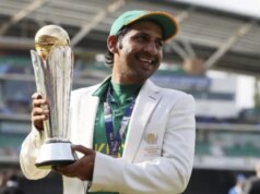 Il capitano Sarfaraz Ahmed, vincitore del trofeo dei campioni del Pakistan, si ritira, un rapporto fa una rivelazione esplosiva sul suo futuro