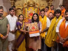 Il capitano indiano Suryakumar Yadav e Tilak Varma visitano il tempio di Siddhivinayak prima della semifinale della Coppa del mondo T20