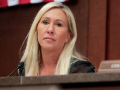 Le elezioni speciali per sostituire Marjorie Taylor Greene vanno al ballottaggio tra il candidato appoggiato da Trump e il democratico