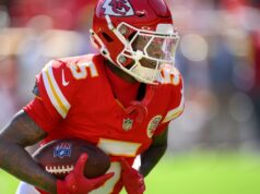 Fonte AP: il ricevitore degli Eagles, Marquise Brown, con un contratto di un anno