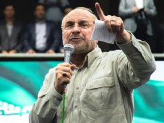 Incontra il portavoce iraniano della linea dura che ha minacciato di bruciare le forze americane – secondo quanto riferito, l’uomo di punta di Teheran per i colloqui