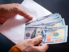 Un programma sta ora inviando pagamenti del reddito di base ai lavoratori colpiti dall’intelligenza artificiale