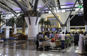 I voli privati rappresentano il 30% delle partenze dall’aeroporto dell’Oman mentre i ricchi evacuano dal Medio Oriente