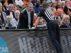 L’Illinois lascia l’Iowa per raggiungere la Closing 4 dopo un ritardo per il malfunzionamento del cicalino