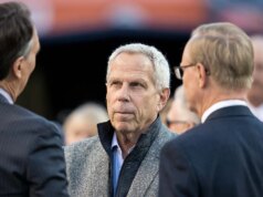 Il comproprietario dei Giants Steve Tisch, i fratelli cercano di trasferire la partecipazione azionaria ai belief dei bambini, mostra il promemoria della NFL