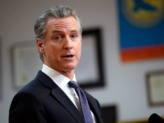 Newsom strappa Noem come “Kosplay Barbie” per una campagna pubblicitaria da 220 milioni di dollari, chiede al DHS di rilasciare 500 milioni di dollari per gli incendi di Los Angeles