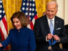 Pelosi rivela di aver finalmente parlato con Joe Biden nel mezzo di una relazione aspra per la sua uscita dalla campagna del 2024