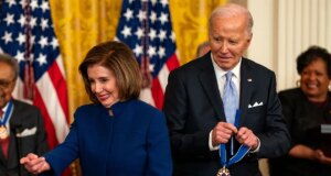 Pelosi rivela di aver finalmente parlato con Joe Biden nel mezzo di una relazione aspra per la sua uscita dalla campagna del 2024