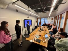Ecco la presentazione: gli studenti della UW entrano nella stanza con i principali investitori per condividere le loro idee di avvio dell’intelligenza artificiale