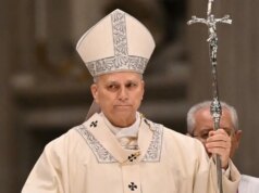 Papa Leone esorta i chief della guerra a fermare i combattimenti dopo che l’attacco mortale alla scuola ha suscitato indignazione