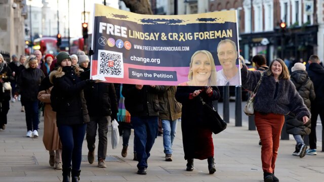protesters-holding-a-sign-for-craig-and-lindsay-foreman.jpg