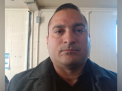 Il giudice dell’immigrazione ordina l’espulsione di un dipendente del Consiglio di New York dopo l’arresto dell’ICE, i chief della città respingono