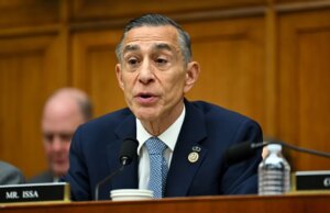 Il rappresentante della California Darrell Issa va in pensione e appoggia Jim Desmond come successore